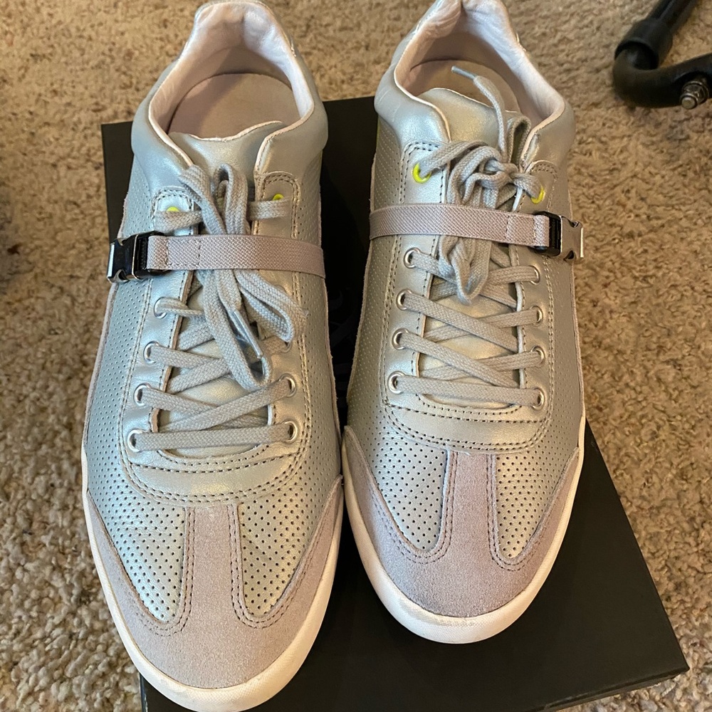 Rock & Republic classic sneakers. Worn once
